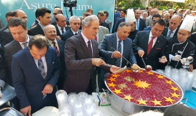 Cumhurbaşkanlığı 14 İlde Aşure Dağıttı