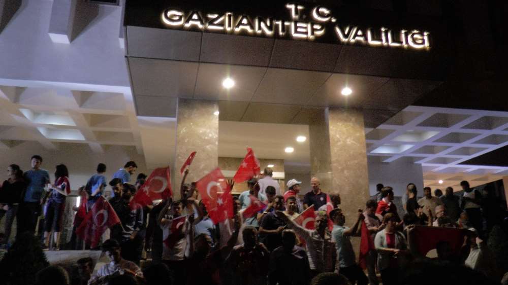 Darbe Karşıtı Eyleme Başbakan Yardımcısı Da Katıldı