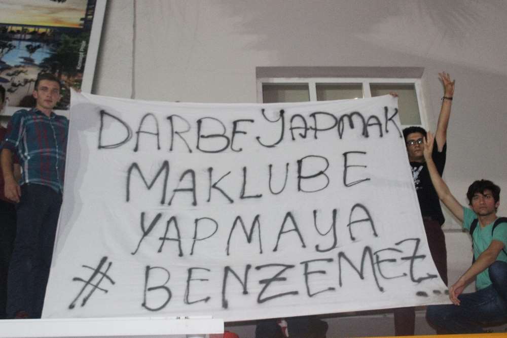 Darbe Yapmak Maklube Yapmaya Benzemez
