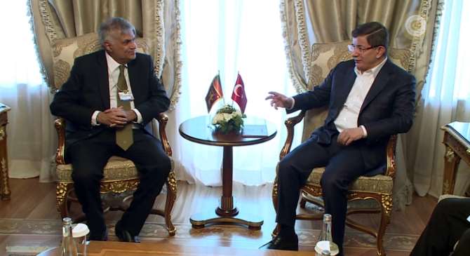 Davutoğlu Davos Görüşmelerini Sürdürüyor
