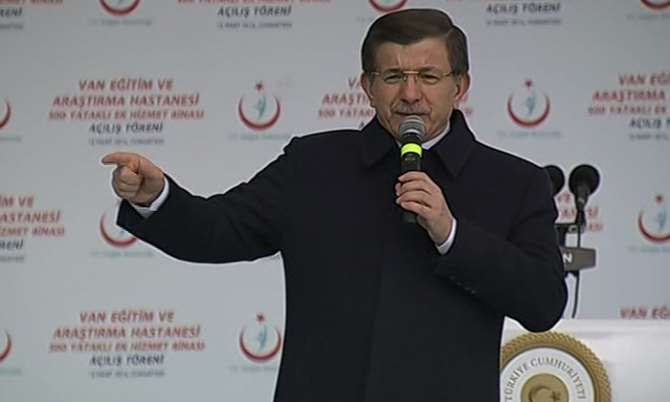 Davutoğlu: Gayretiniz Takdire Şayandır