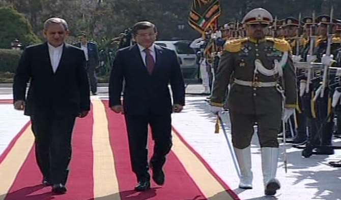 Davutoğlu İran’da Resmi Törenle Karşılandı