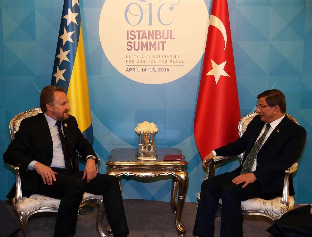 Davutoğlu İzzetbegovic’le Görüştü