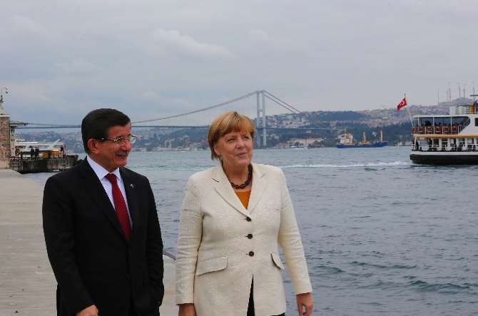 Davutoğlu, Merkel İle Görüştü
