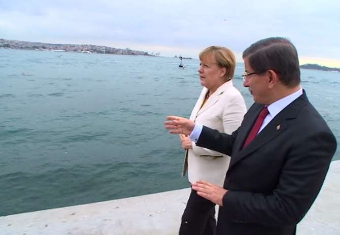 Davutoğlu Merkel’e İstanbul’u Anlattı