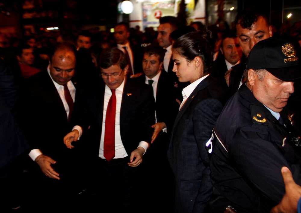 Davutoğlu Sevgisi İzdihama Dönüştü
