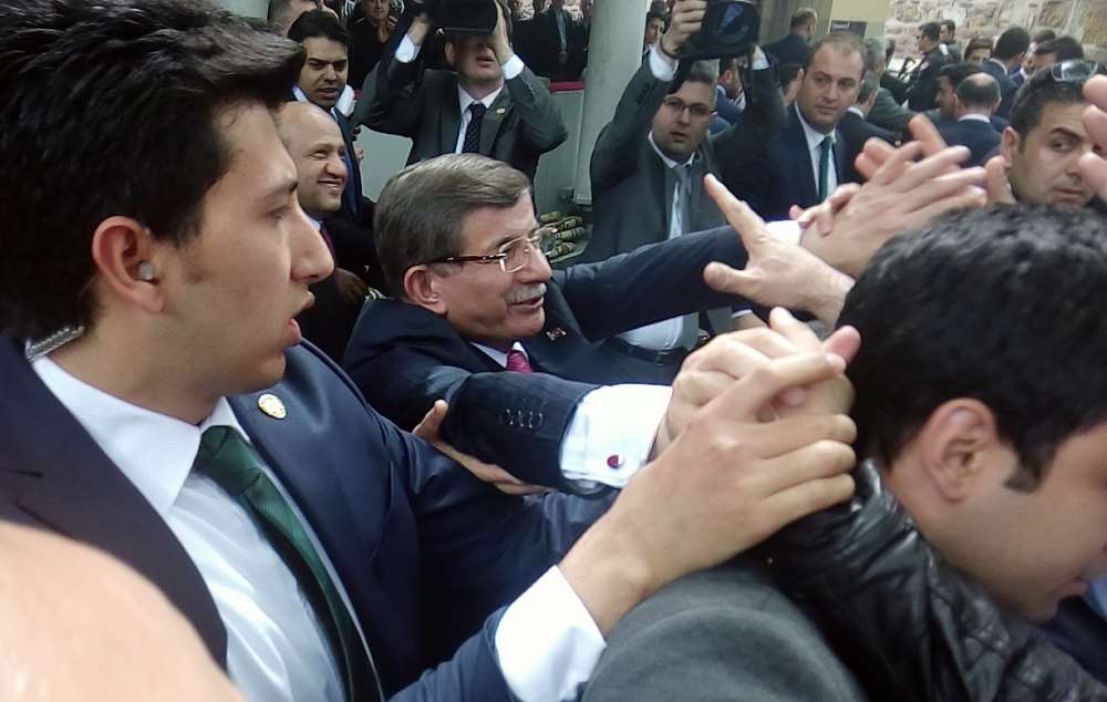 Davutoğlu’na Yoğun İlgi
