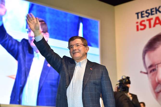 Davutoğlu’ndan Akademisyenlere Tepki