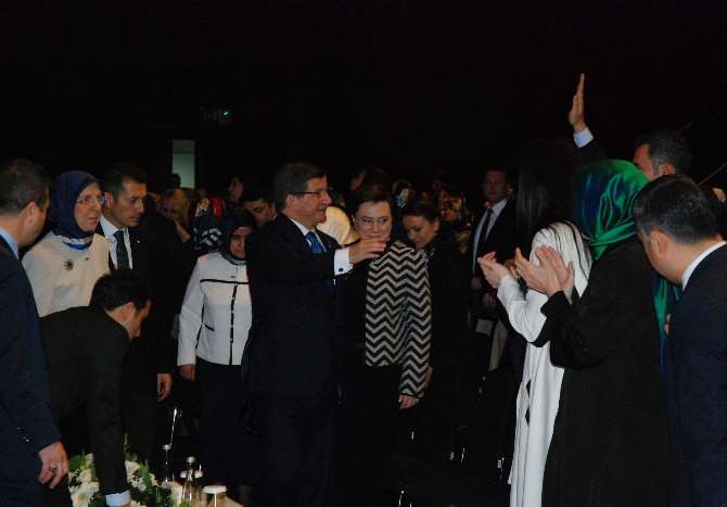Davutoğlu’ndan Erkeklere Çağrı: Kadınların Onuruna Sahip Çıkın