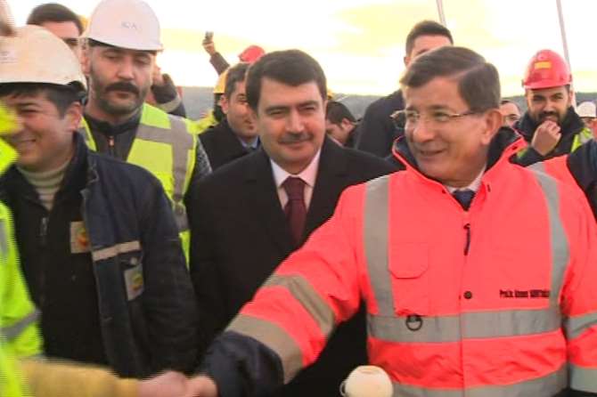 Davutoğlu’ndan O İşçilere İkramiye Sözü