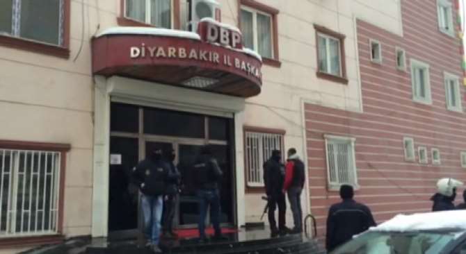 Dbp Diyarbakır İl Binasına Polis Baskını