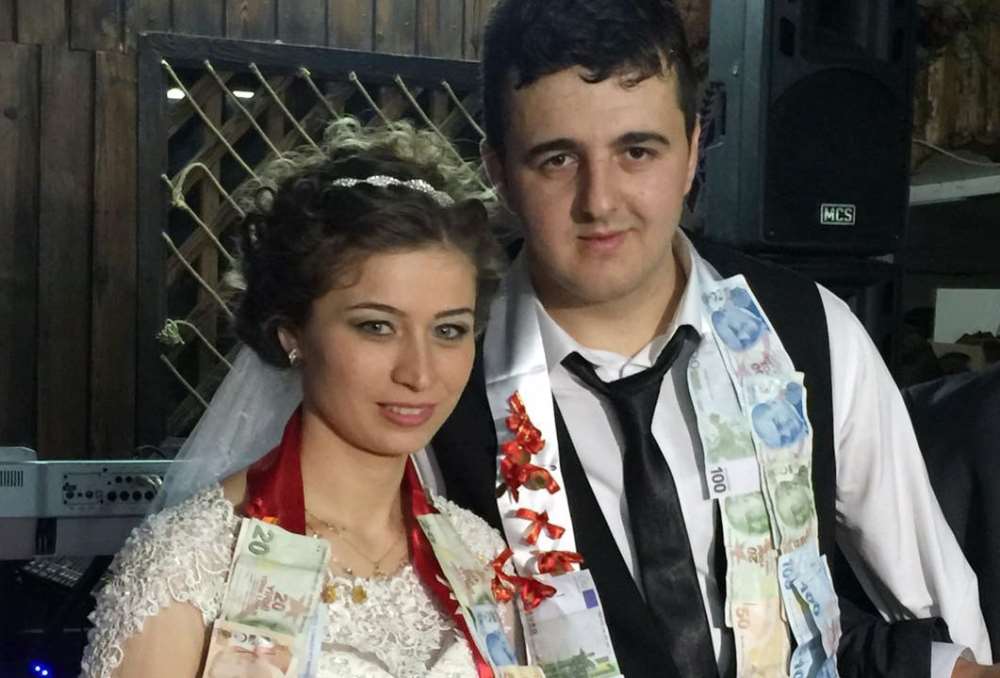 Demir Parmaklıklardan Dünya Evine