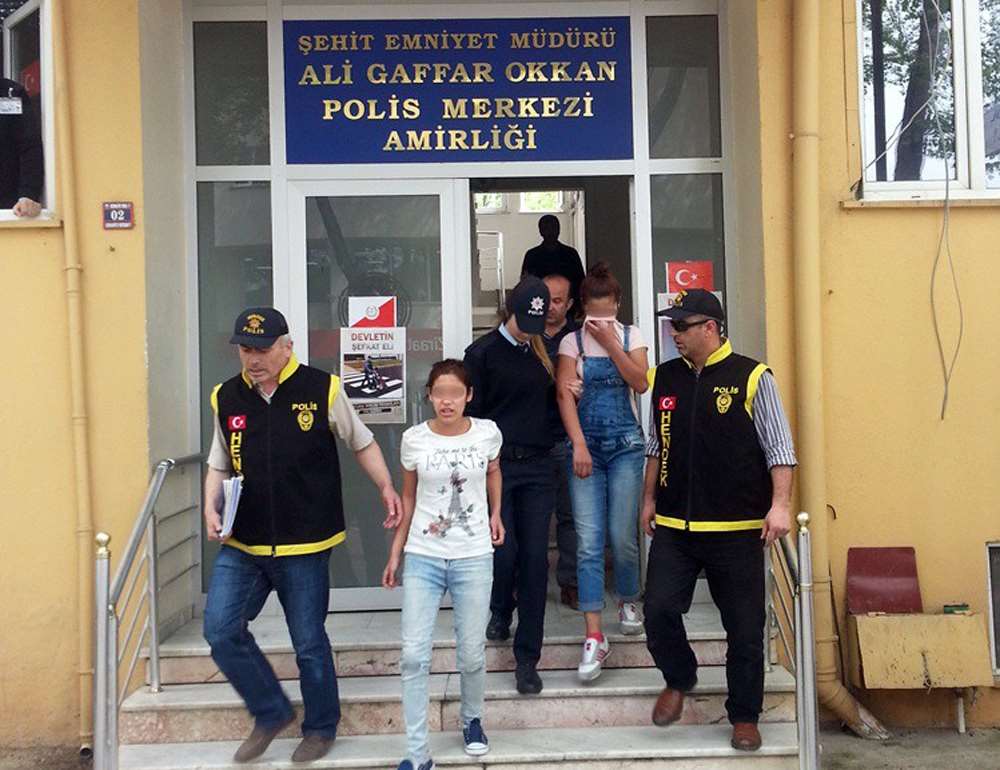 Dilenci Kılığında Evlere Girmişler