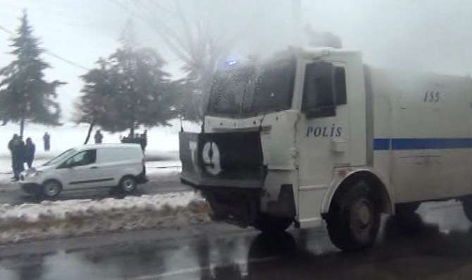 Diyarbakır’da İzinsiz Yürüyüşe Polis Müdahalesi
