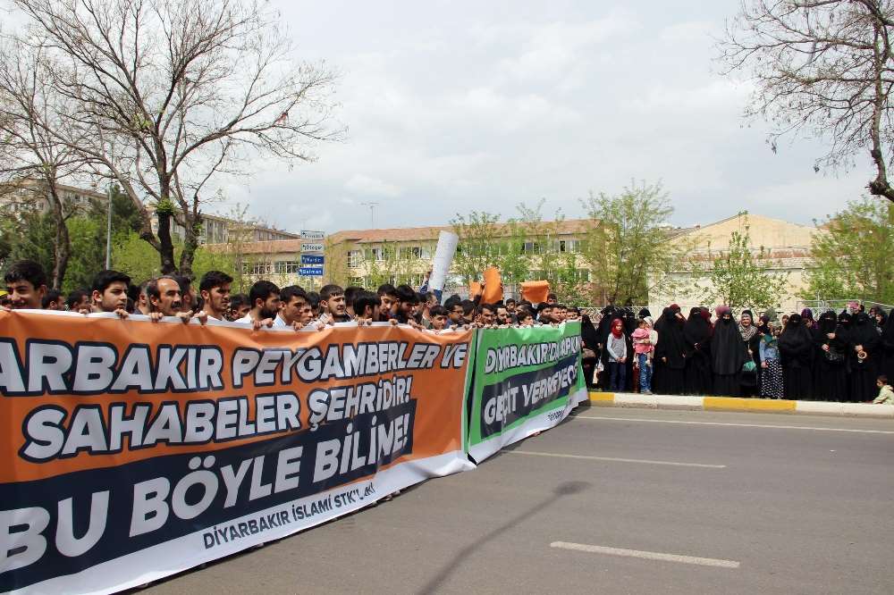 Diyarbakır’daki Lgbt Paneli Tepki Üzerine İptal Edildi