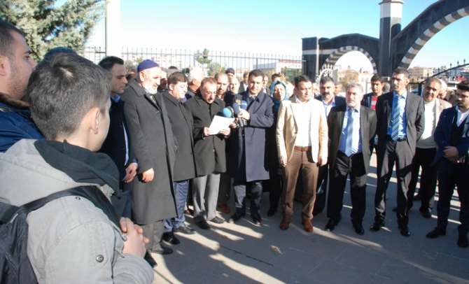 Diyarbakırlılar Hendekleri Protesto Etti
