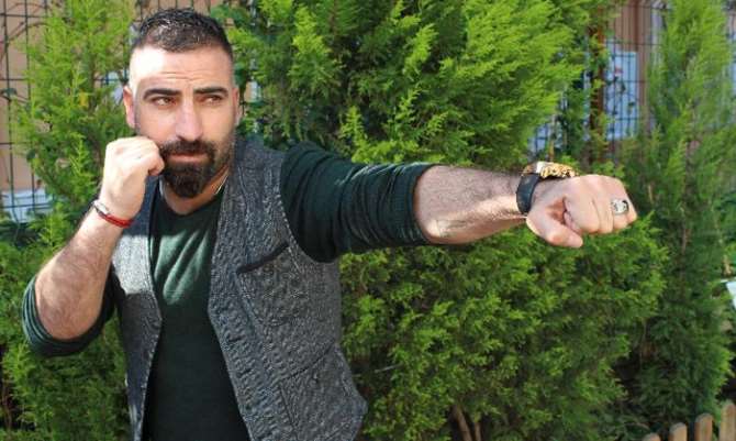 Dolandırıcılar Dünya Kick Boks Şampiyonuna Denk Geldi!