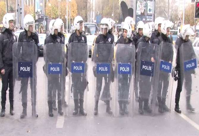 Dündar Ve Gül’e Destek Eyleminde Gerginlik