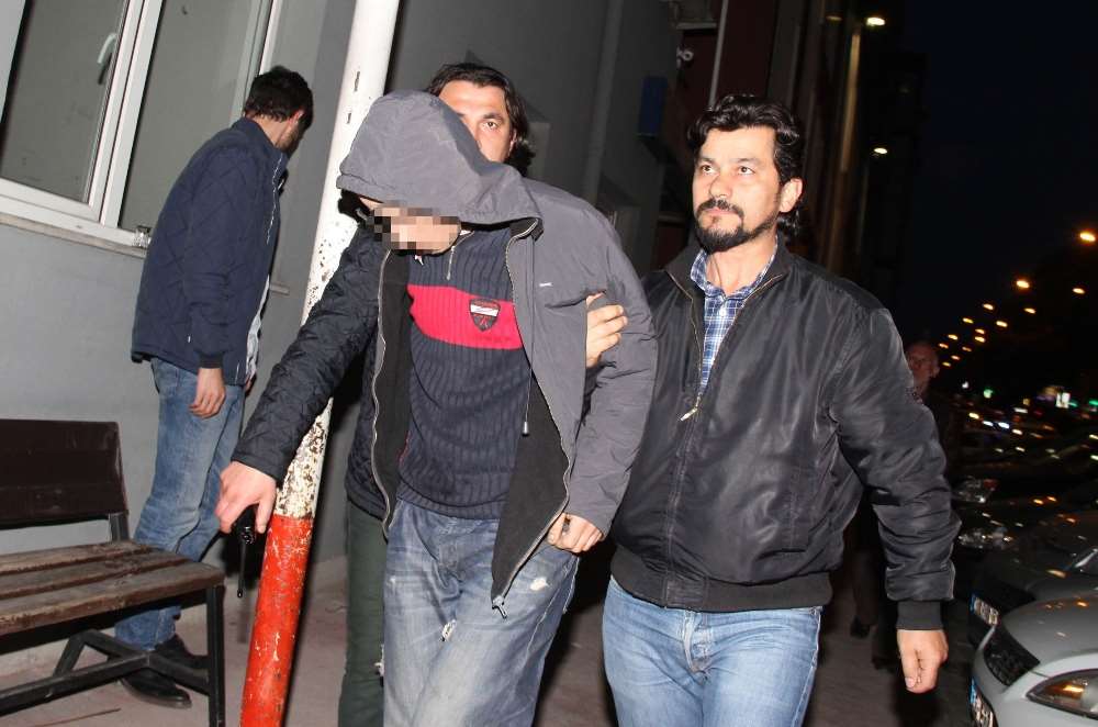 Ehliyet Alamadı, 9 Aracın Lastiğini Kesti