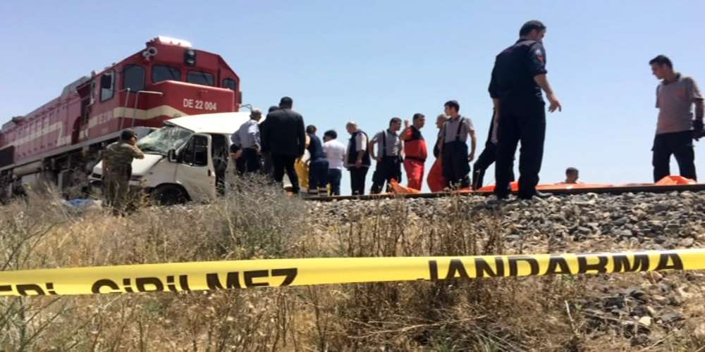 Elazığ’da Tren Faciası: 9 Ölü !