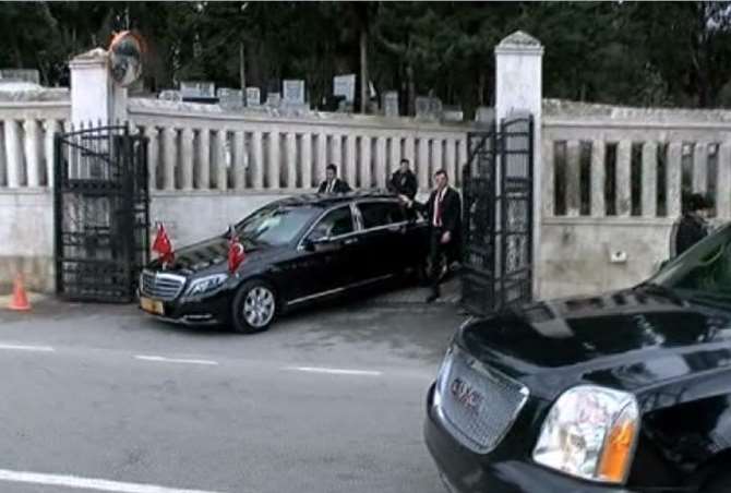 Erdoğan Anne Ve Babasının Kabrini Ziyaret Etti