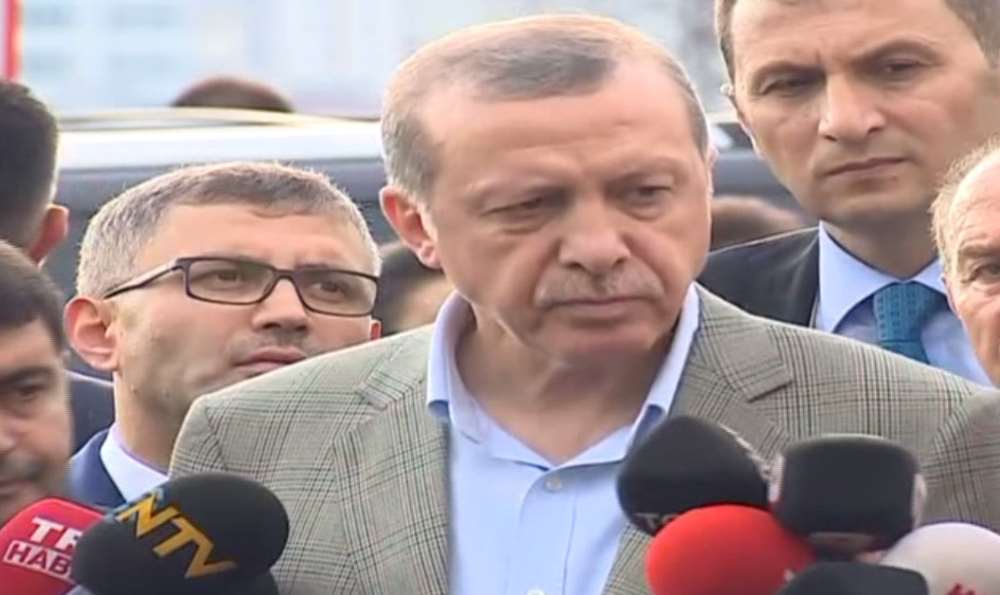 Erdoğan, Cami Çıkışı Havalimanı Saldırısıyla İlgili Konuştu