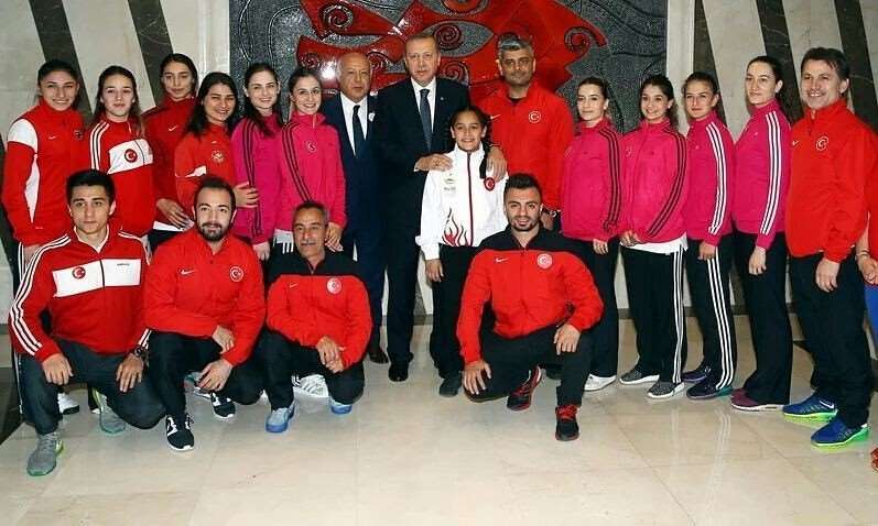 Erdoğan’dan Karatecilere Moral Ziyareti