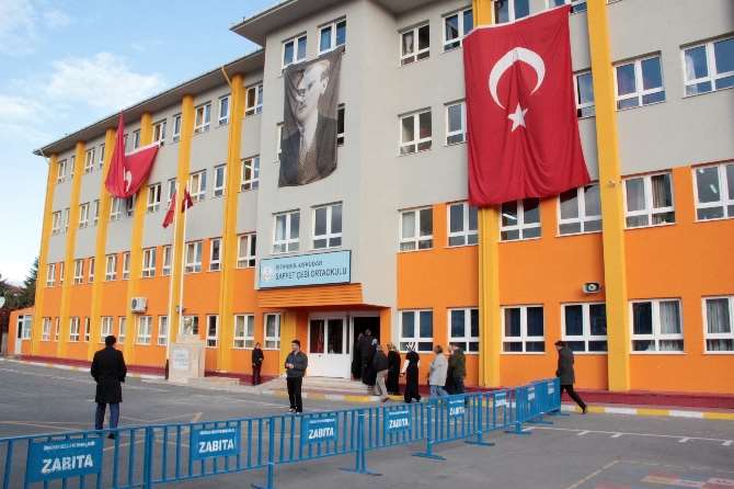 Erdoğan’ın Oy Kullanacağı Okulda Yoğun Güvenlik Önlemi