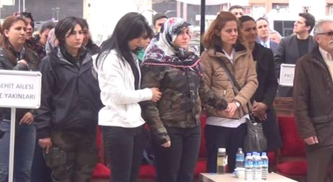 Eşi, Şehit Polisi Kamuflajıyla Uğurladı