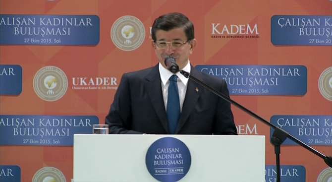 Eşini Görünce Konuşmasına Ara Verip...