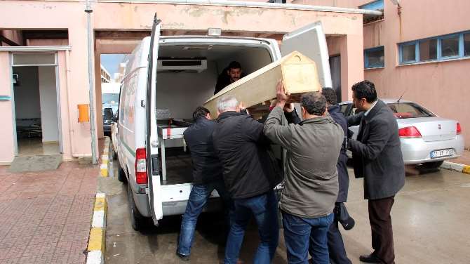 Eşiyle Barışmasına Engel Olan Kızını Vurup İntihar Etti