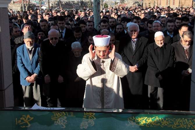 Eski Bakan Adak Son Yolculuğuna Uğurlandı