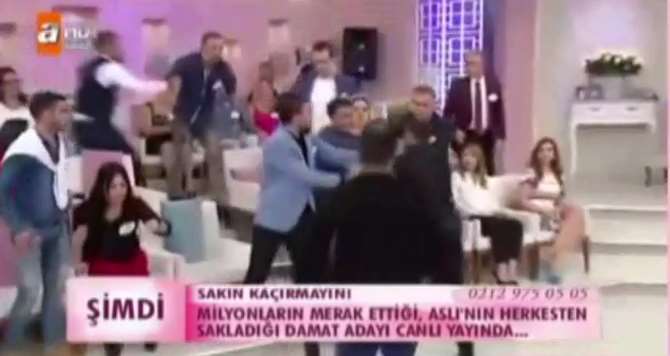 Esra Erol’la İzdivaçta Tekme Tokat Kavga