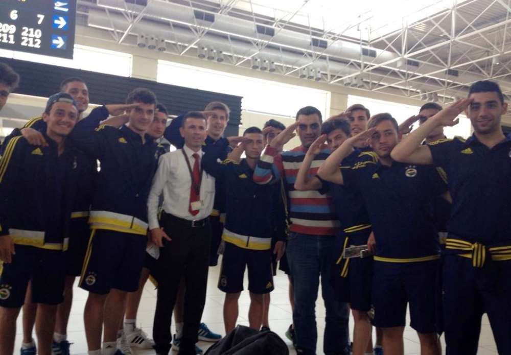 Fenerbahçe U17 Futbolcularından Askere Büyük Jest