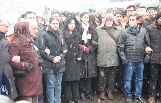 Figen Yüksekdağ’ın Da İçinde Olduğu Gruptan Polise Bomba !