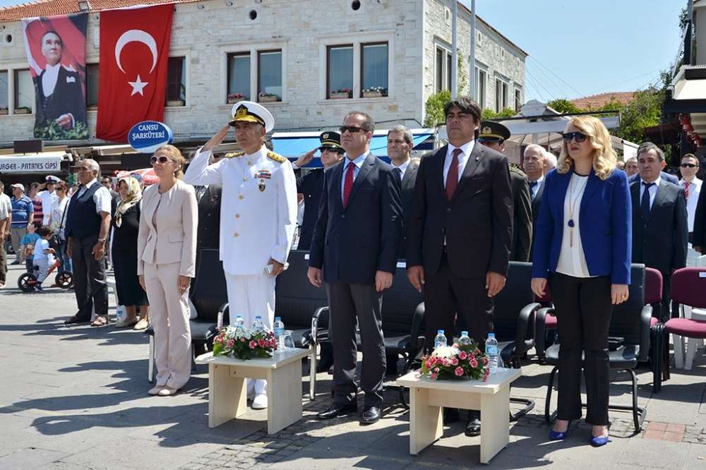 Foça Garnizon Komutanını Da Rehin Almışlar