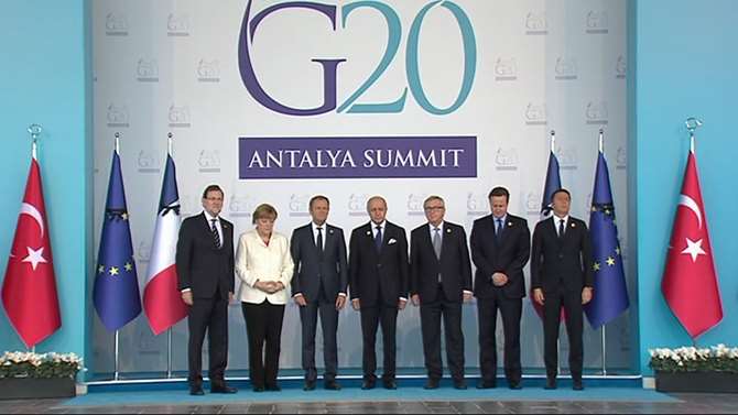 G-20 Liderlerinden Saygı Duruşu