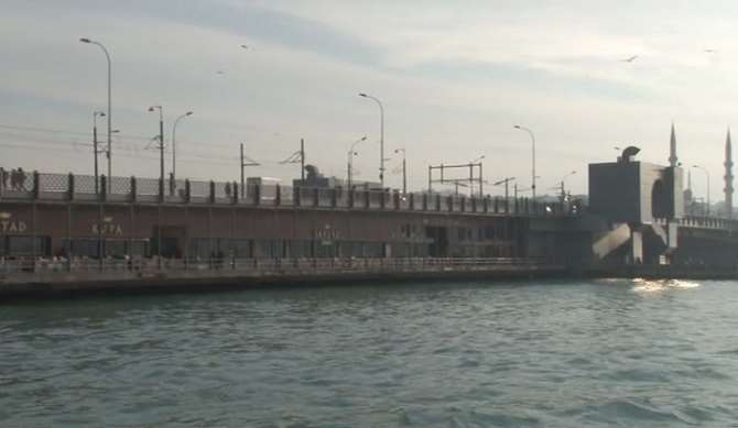 Galata Köprüsü’nde İntihar Girişimi