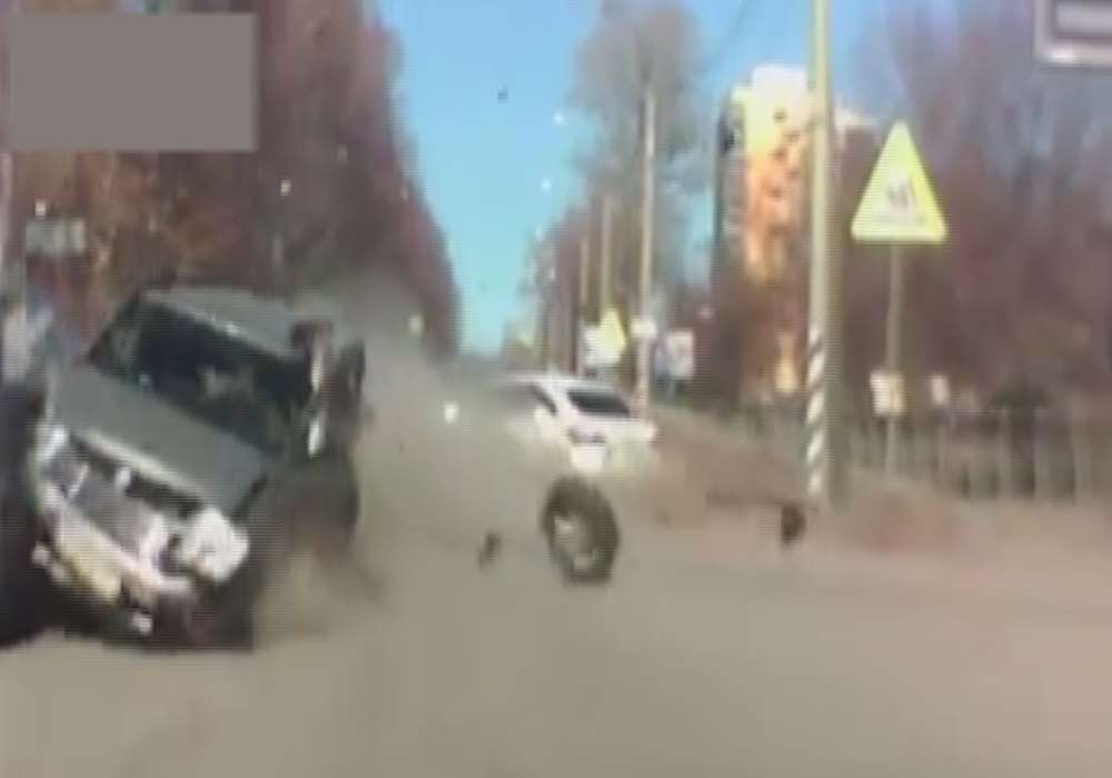 Gaz Pedalı Sıkışan Araç Trafiğe Daldı