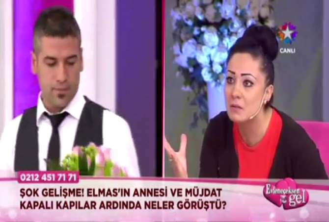 Gelin Adayı Damat Adayının Üzerine Yürüdü