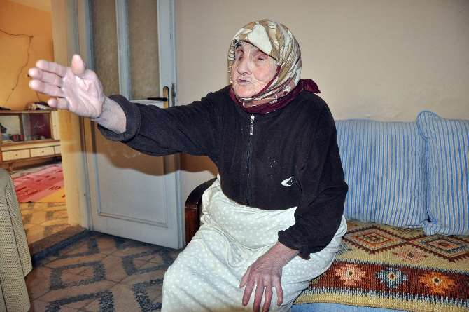 Görme Engelli, Tek Başına Ve Yardım Edeni Yok