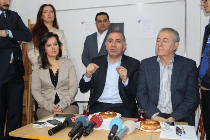 Gürsel Tekin’den Küfürlü Gaf !