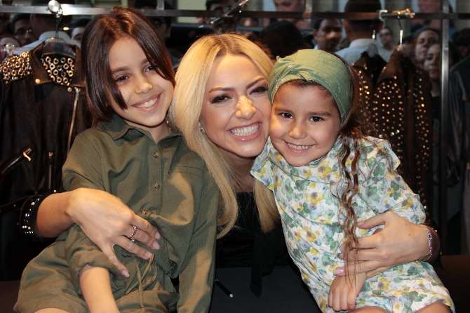 Hadise Adana’da