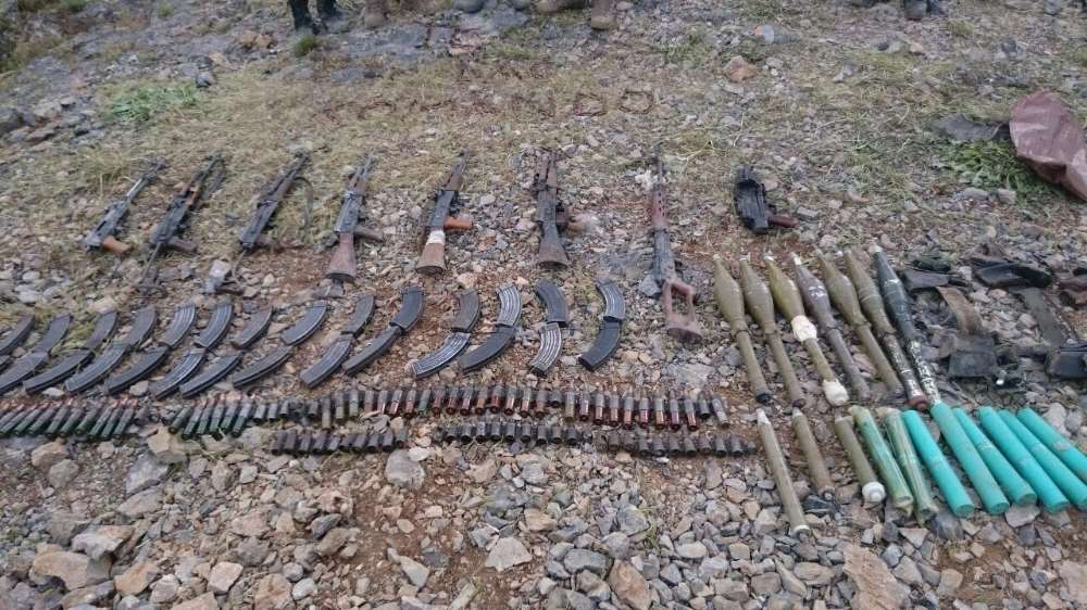 Hakkari’de Çok Sayıda Silah Ve Mühimmat Ele Geçirildi