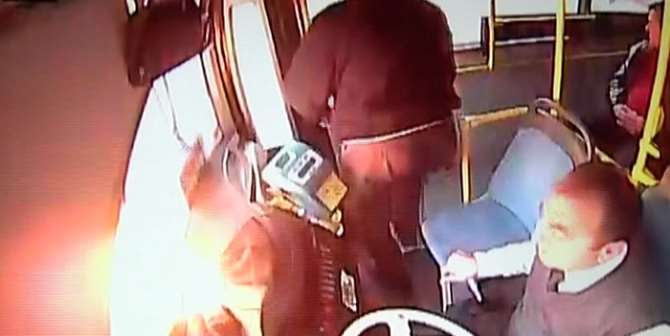 Halk Otobüsüne Molotoflu Saldırı Anı Kamerada