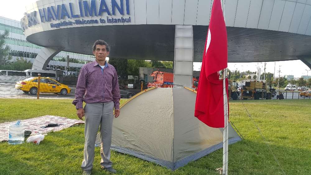 Havalimanına Çadırlı Demokrasi Nöbeti