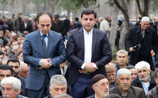 Hdp’den Cuma Namazı Şovu