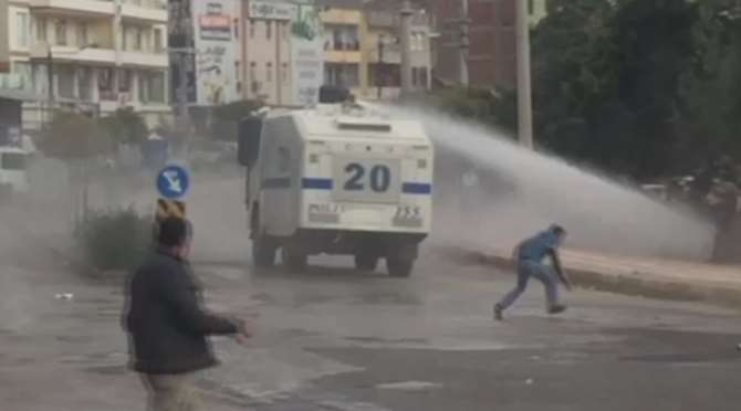 Hdp’li Vekillerden İzinsiz Yürüyüş ! Silvan’da Polis Müdahelesi