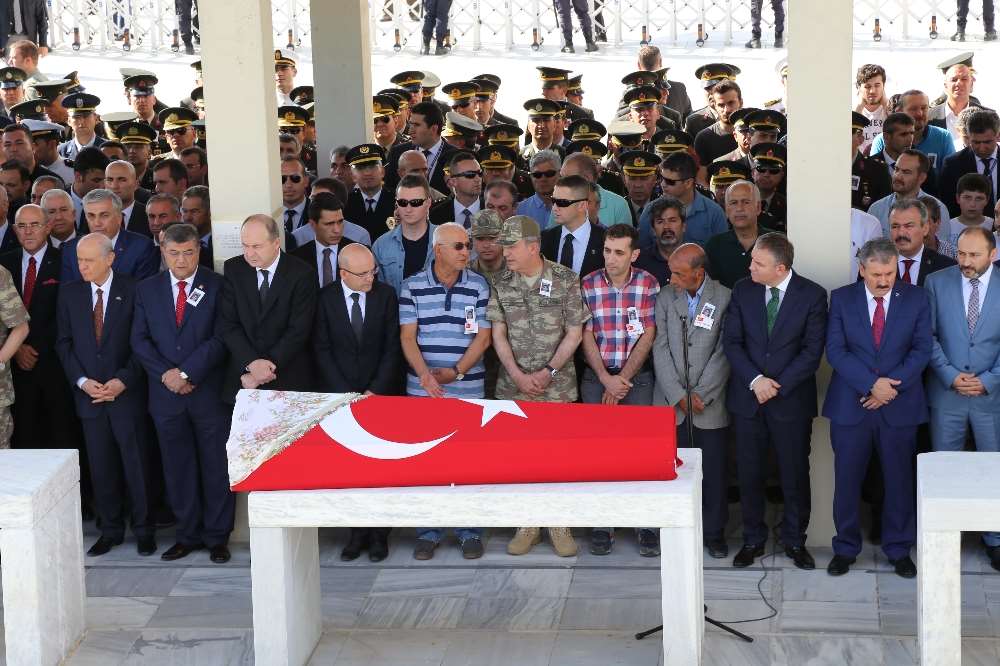 Helikopter Kazasında Hayatın Kaybedenler Son Yolculuğuna Uğurlandı