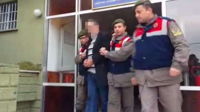 Hem Sahte Doktor Oldu Hemde Emeklilik Sözüyle Dolandırdı
